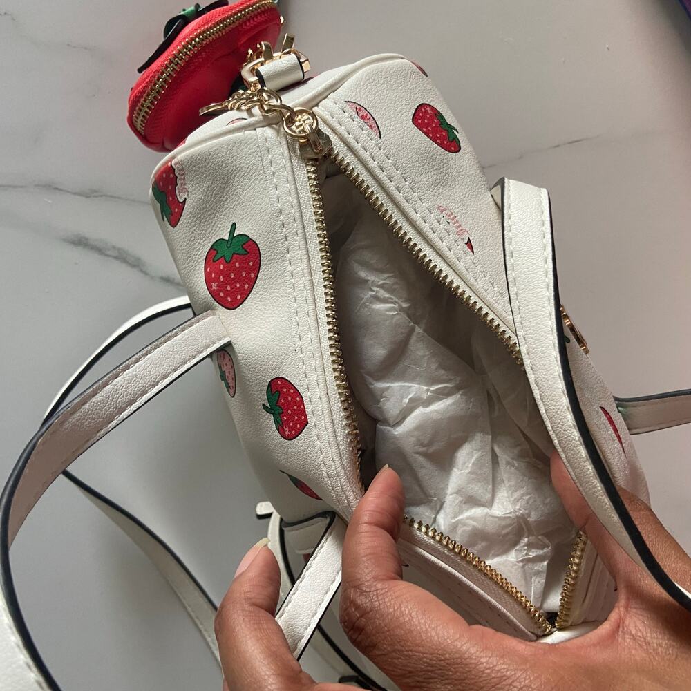 Juicy Couture Sweet N Juicy Mini Barrel Bag Crossbody Strawberry Coin Pouch--NWT - Picture 2 of 7